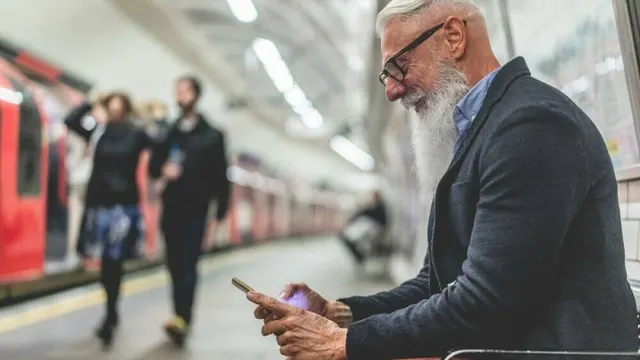 Lead image for “Boffins say tool can sniff 5G traffic, launch ‘attacks’ without using rogue base stations”