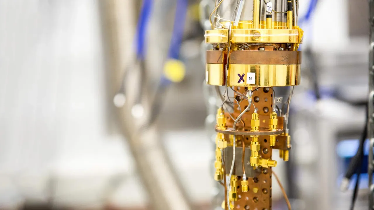 Lead image for “Scientists Link a “Time Crystal” to a Real Device in Quantum Breakthrough”